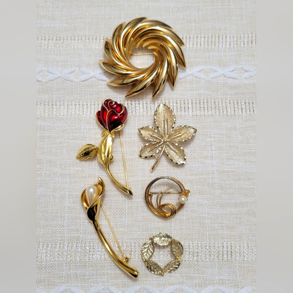Lot of 6 Vintage Brooches